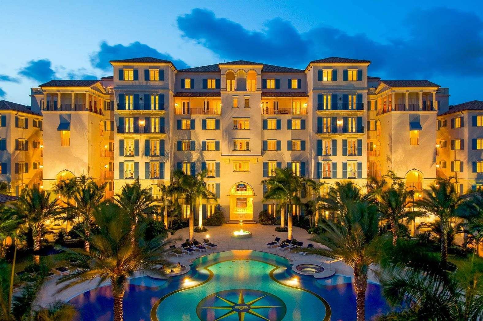 The Regent Grand Hotel Grace Bay Bagian luar foto