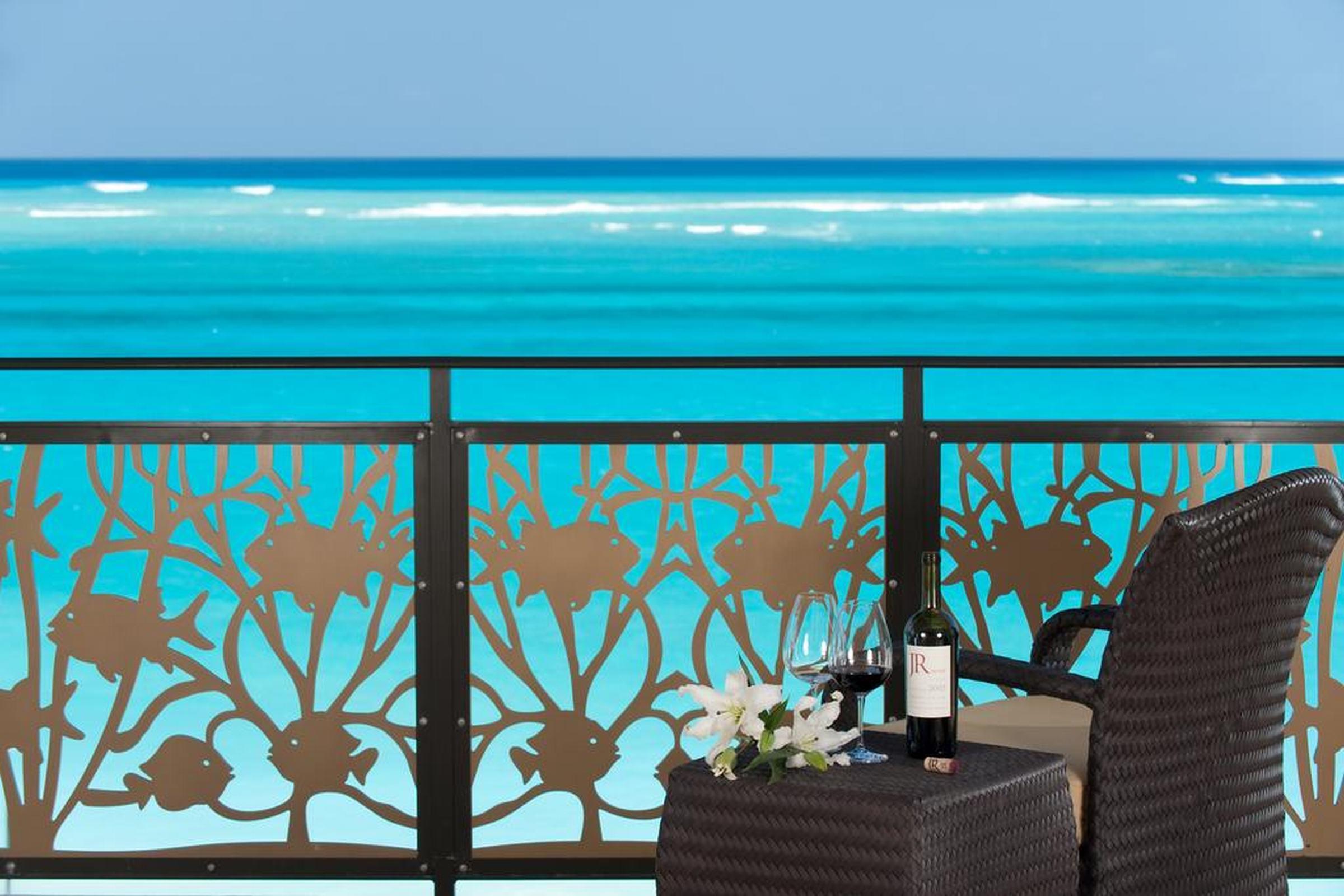 The Regent Grand Hotel Grace Bay Bagian luar foto