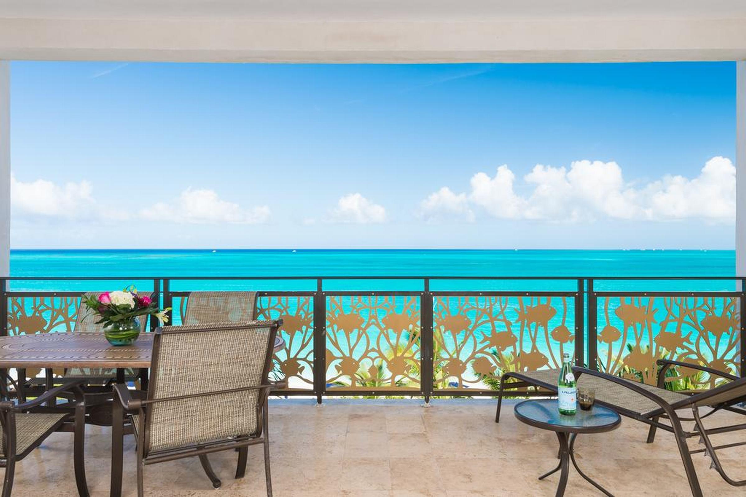 The Regent Grand Hotel Grace Bay Bagian luar foto