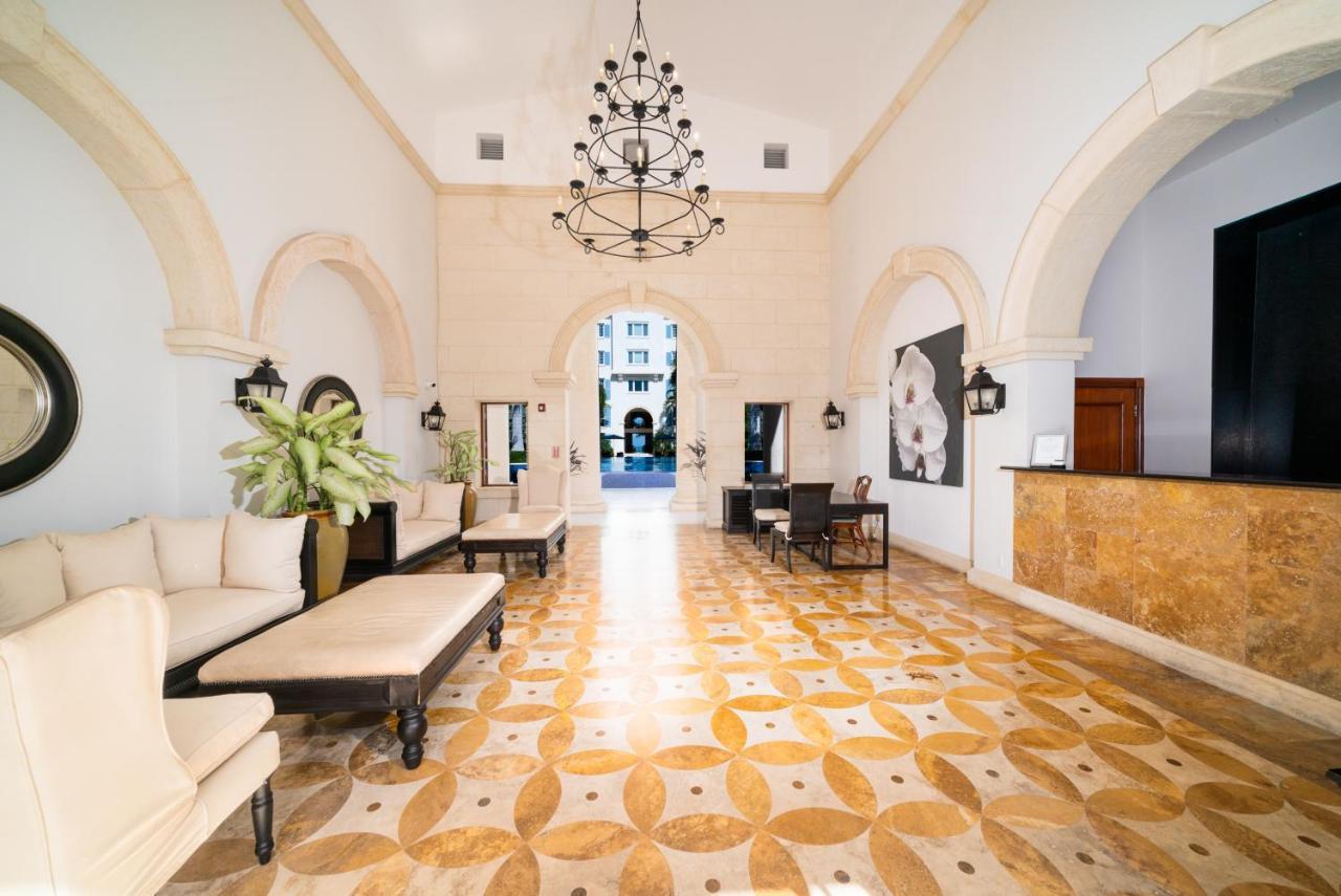 The Regent Grand Hotel Grace Bay Bagian luar foto