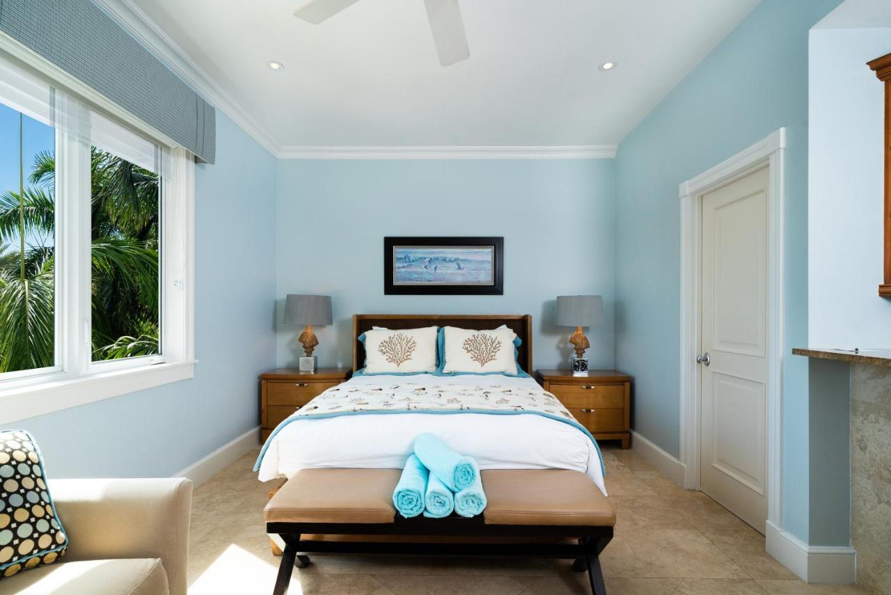 The Regent Grand Hotel Grace Bay Bagian luar foto