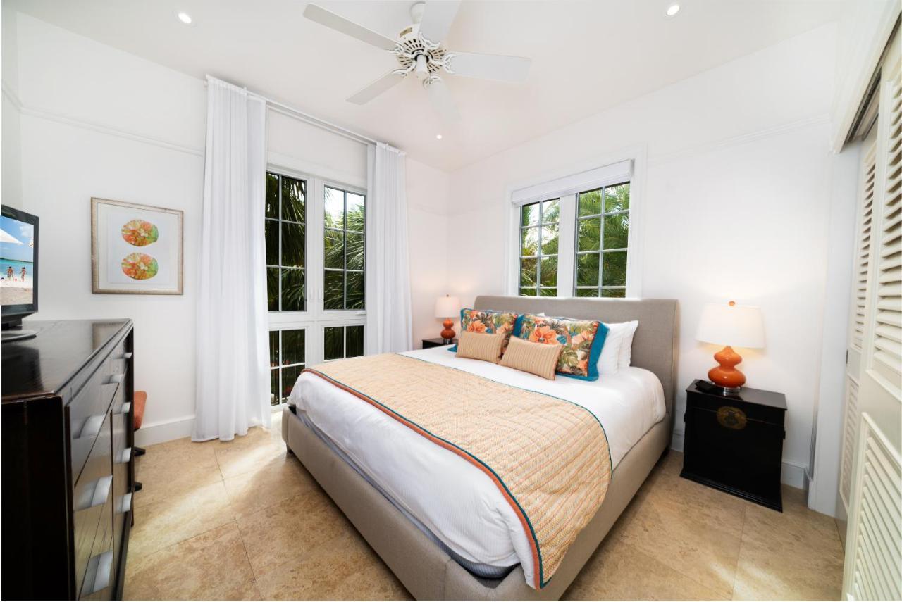 The Regent Grand Hotel Grace Bay Bagian luar foto