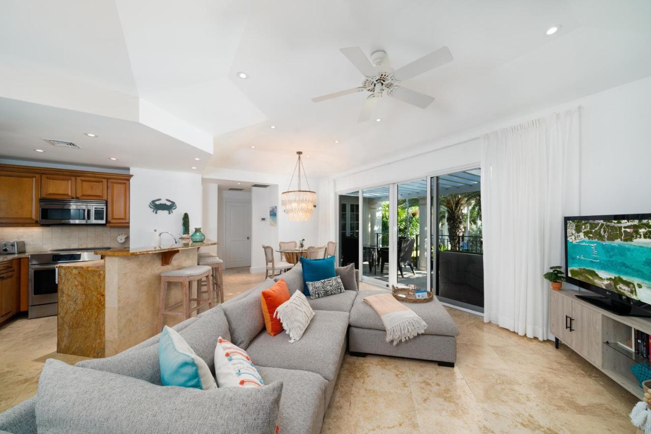 The Regent Grand Hotel Grace Bay Bagian luar foto
