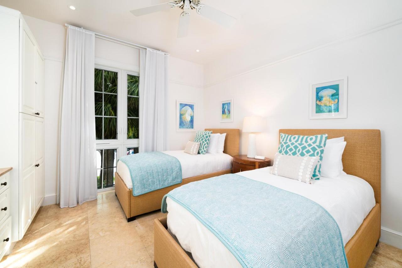 The Regent Grand Hotel Grace Bay Bagian luar foto