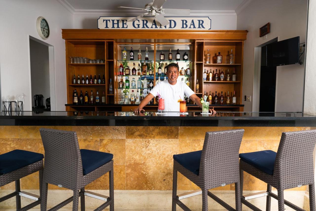 The Regent Grand Hotel Grace Bay Bagian luar foto