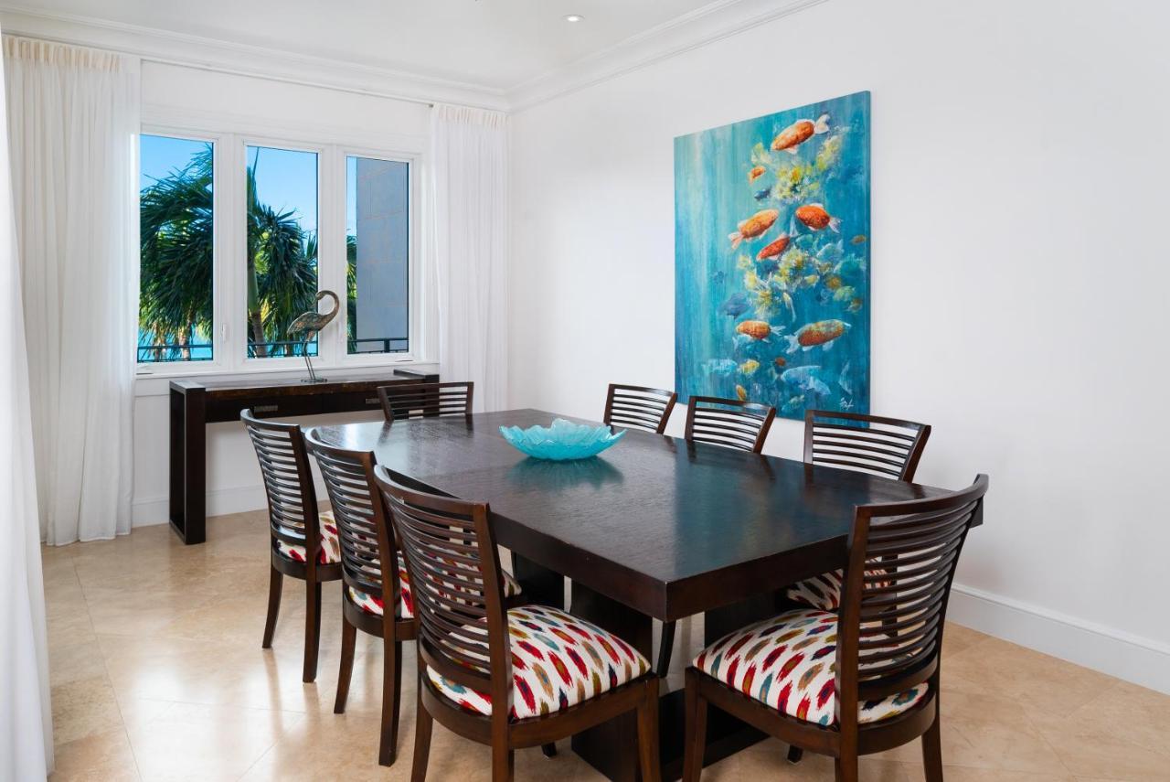 The Regent Grand Hotel Grace Bay Bagian luar foto