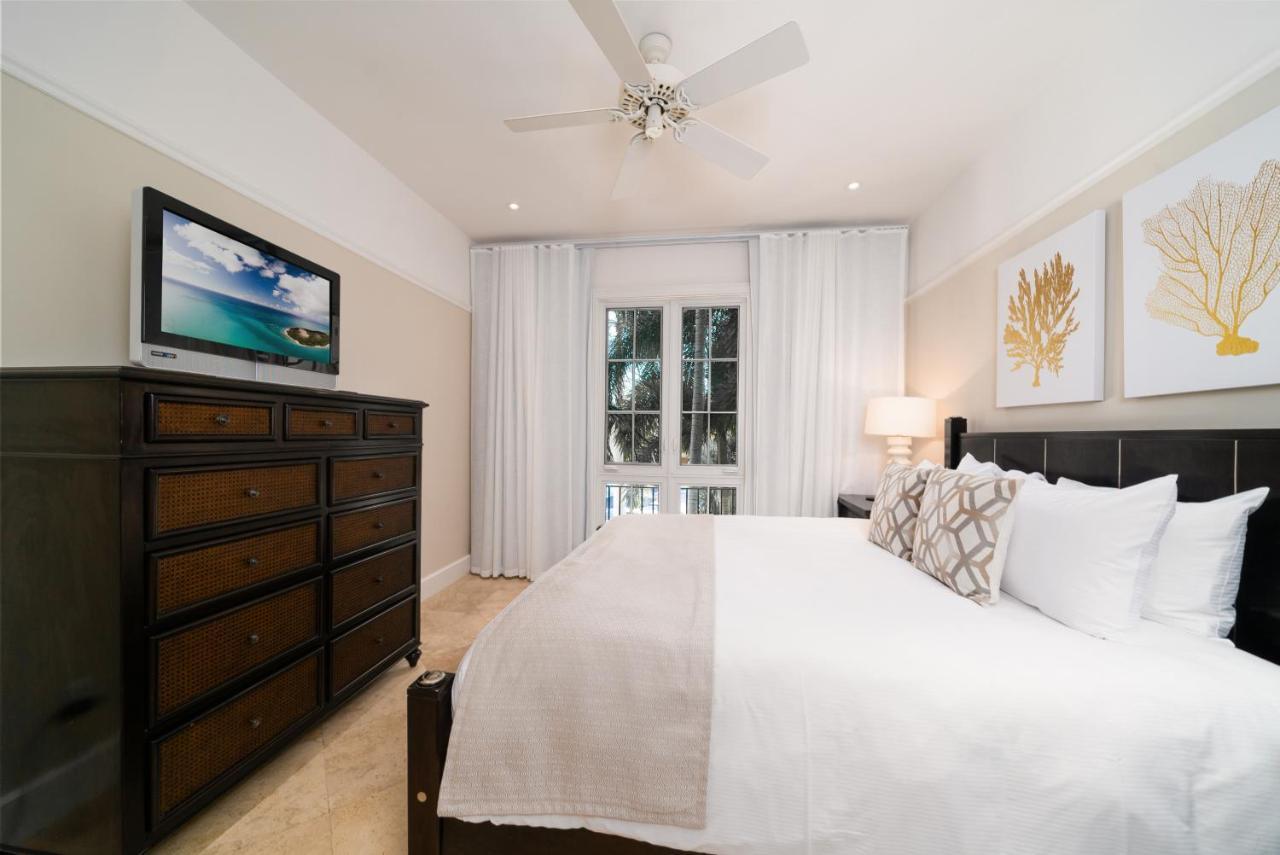 The Regent Grand Hotel Grace Bay Bagian luar foto